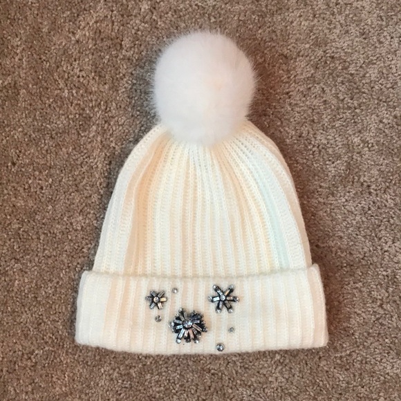 Victoria's Secret Accessories - NWT Victoria’s Secret Snowflake Pom Pom Beanie